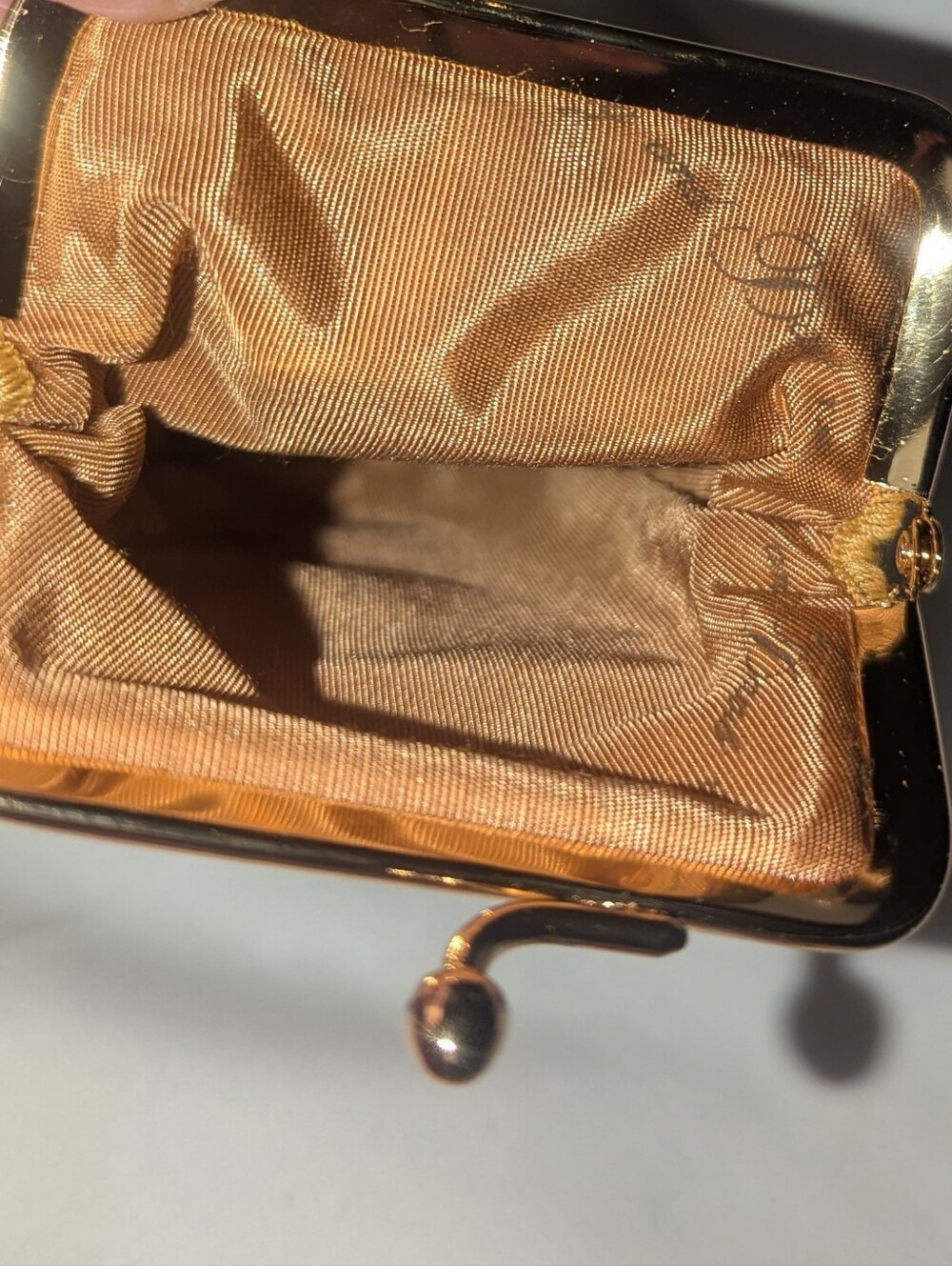 Vintage Whiting & Davis  Gold Mesh Kisslock Pouch.Made In USA - Picture 9 of 10